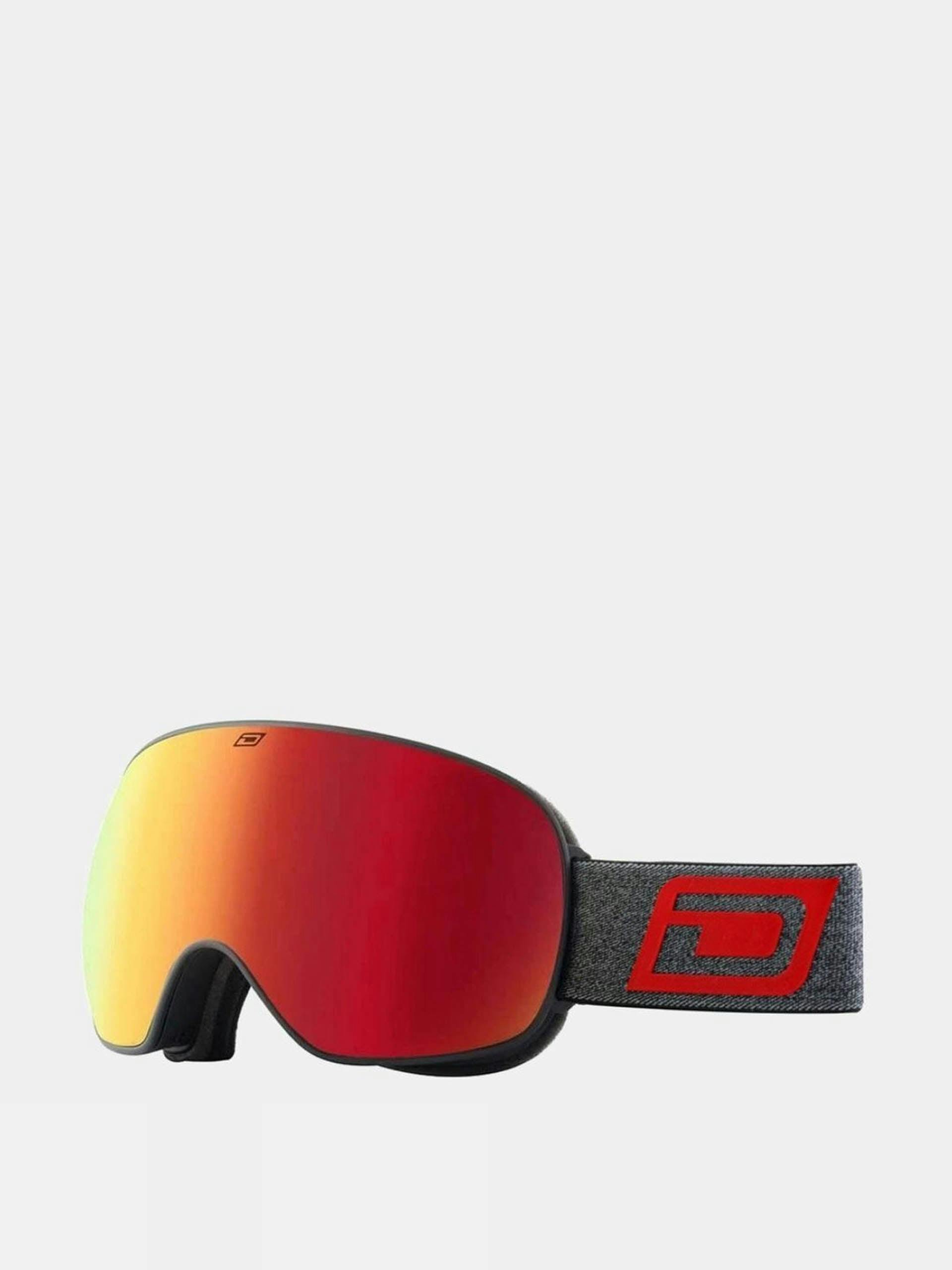 Red mirrored ski goggles