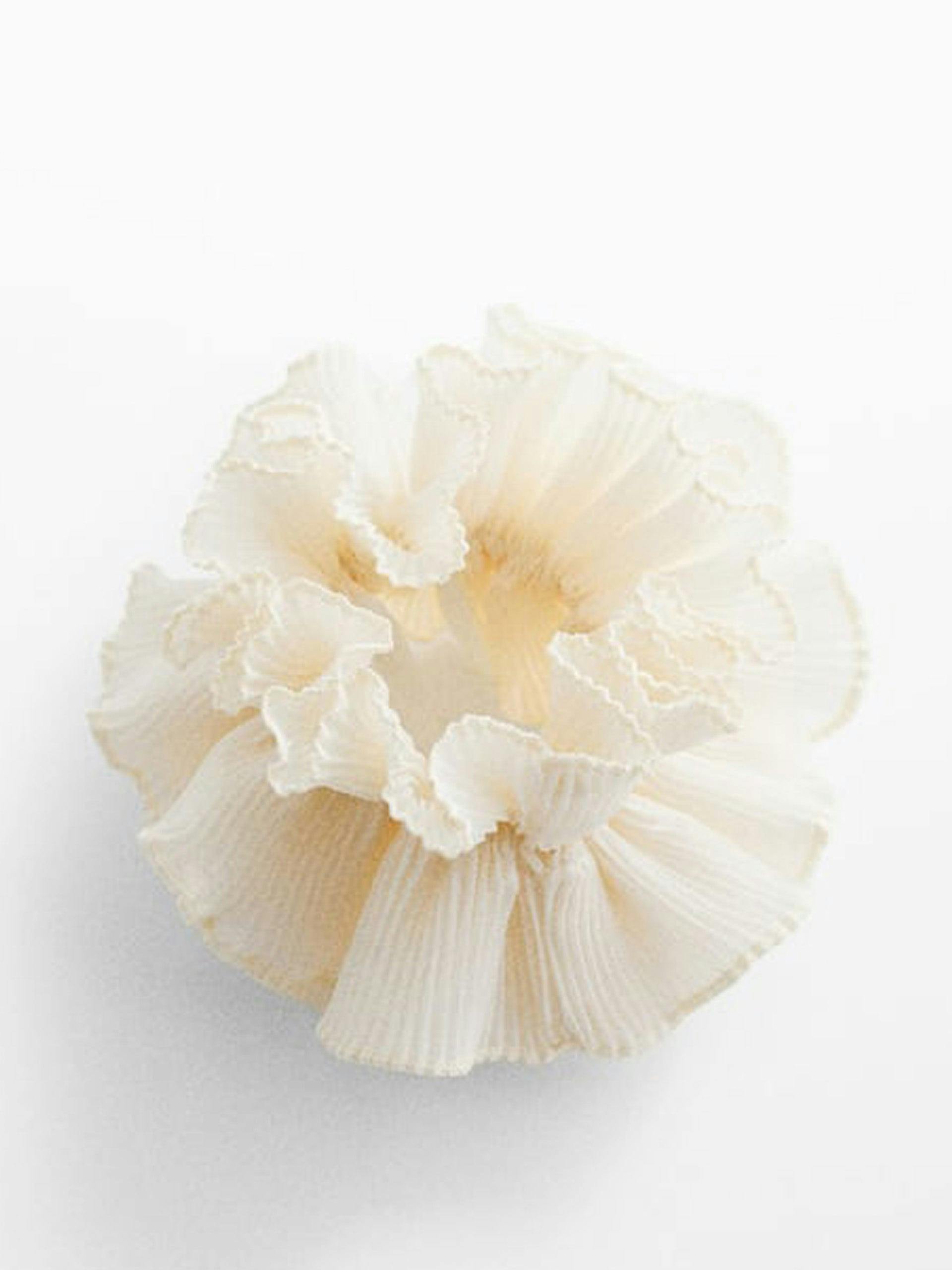 Maxi-flower scrunchie