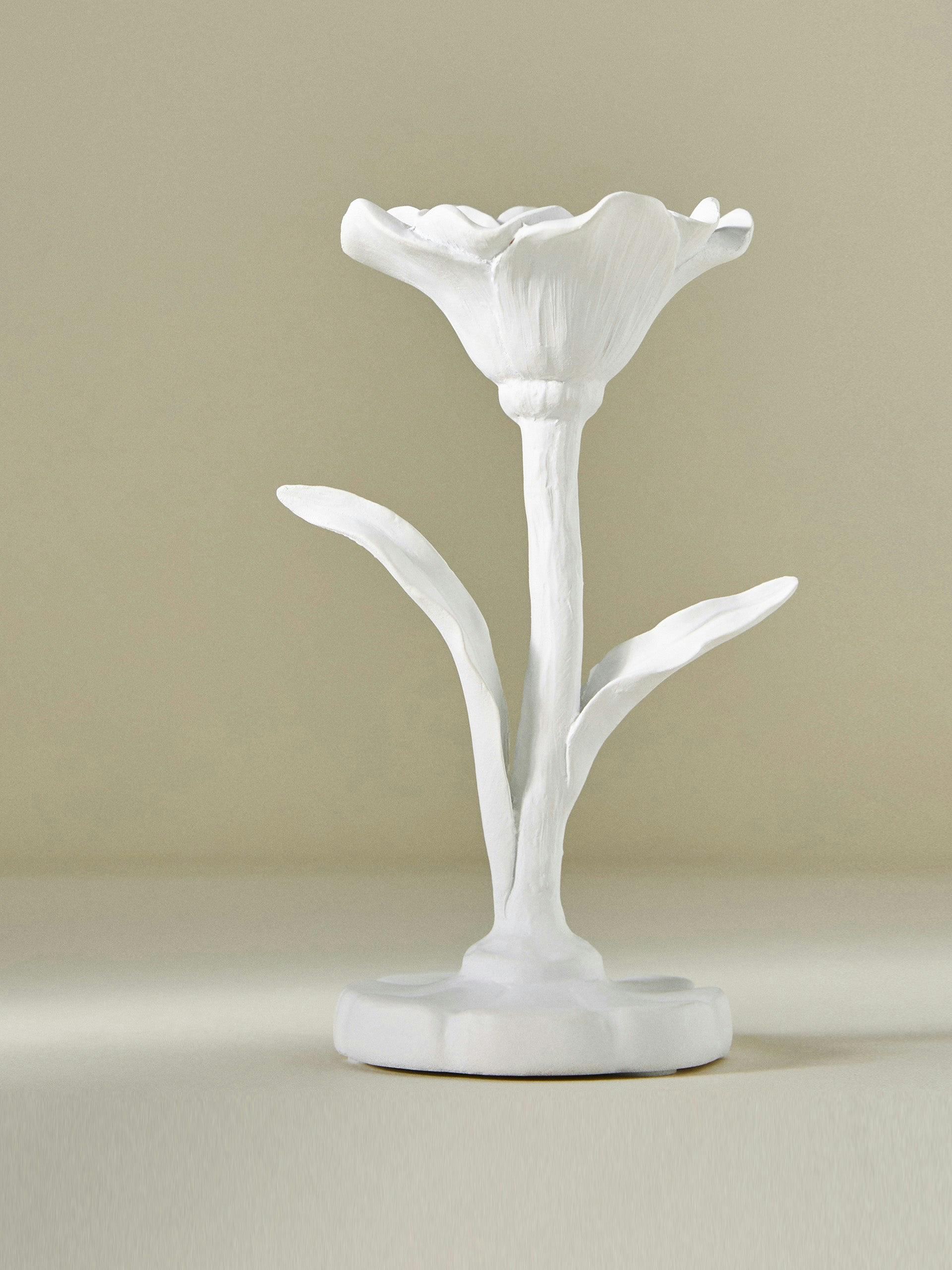 White flower candle holder