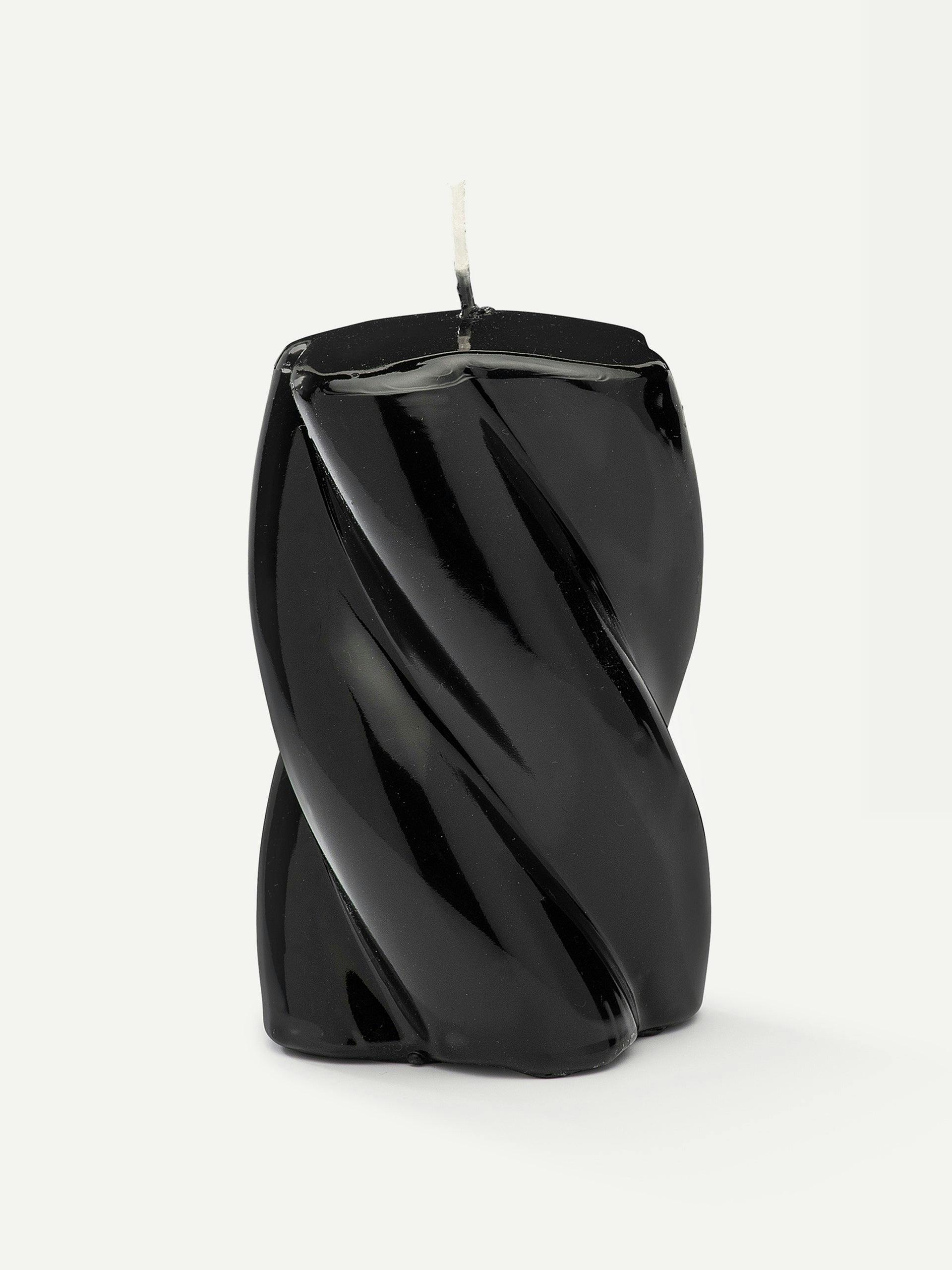 Short twisted candle