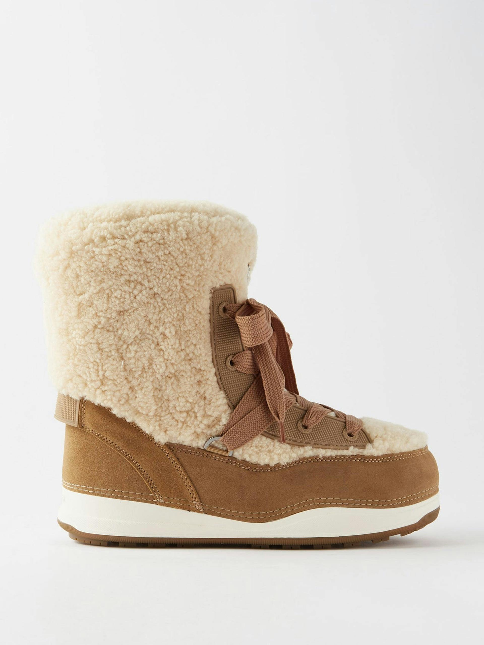Shearling snow boots