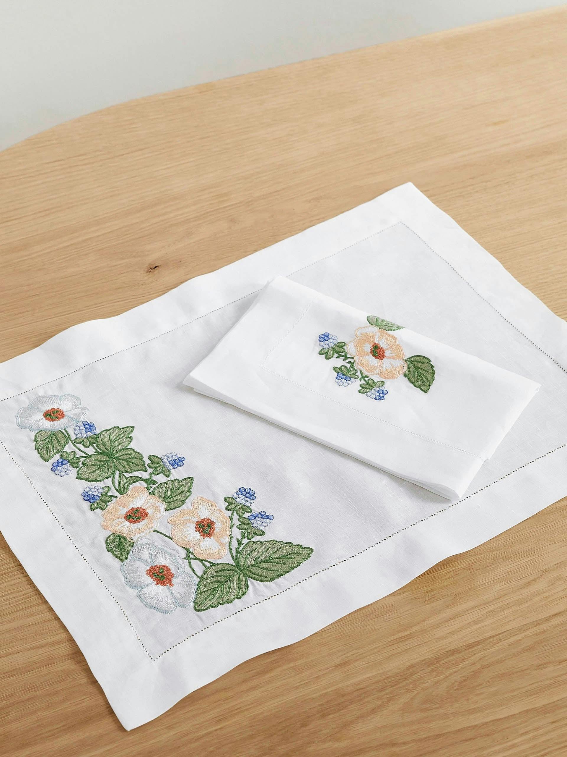 Floral embroidered placemat and napkin set