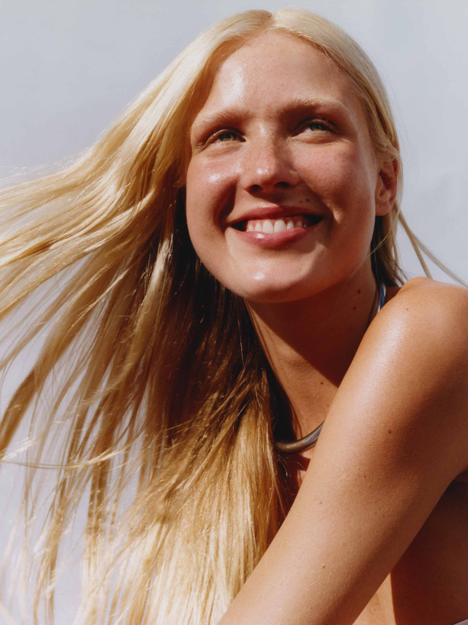 glowbeauty-holding-glossier