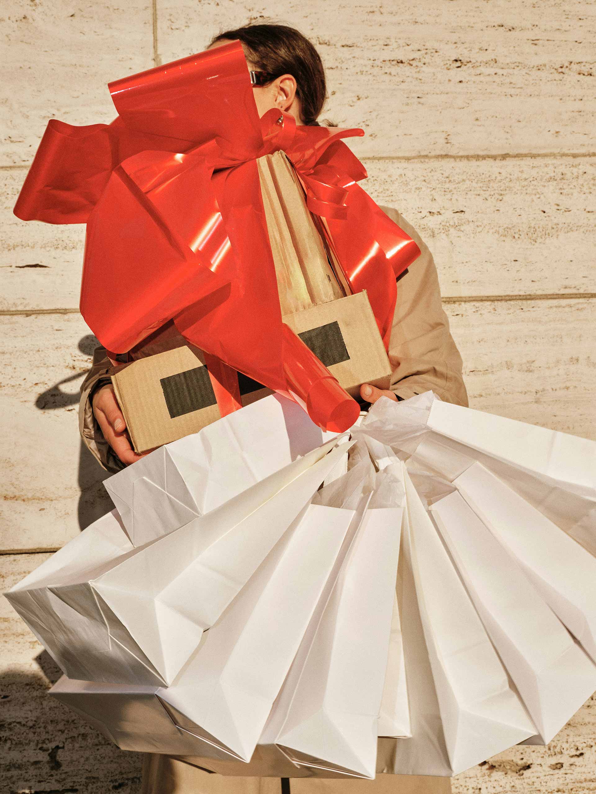 giftsforher-holding-roberta-santanna