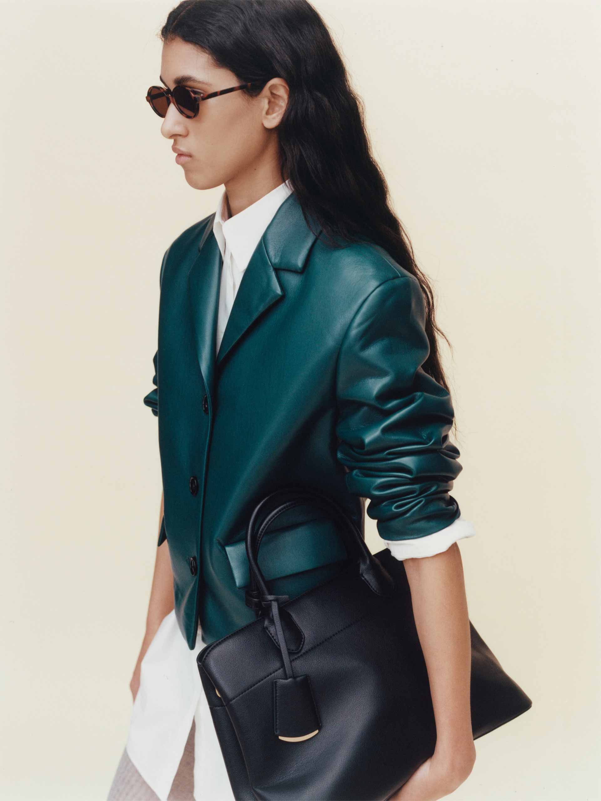 colour-block-holding-mango