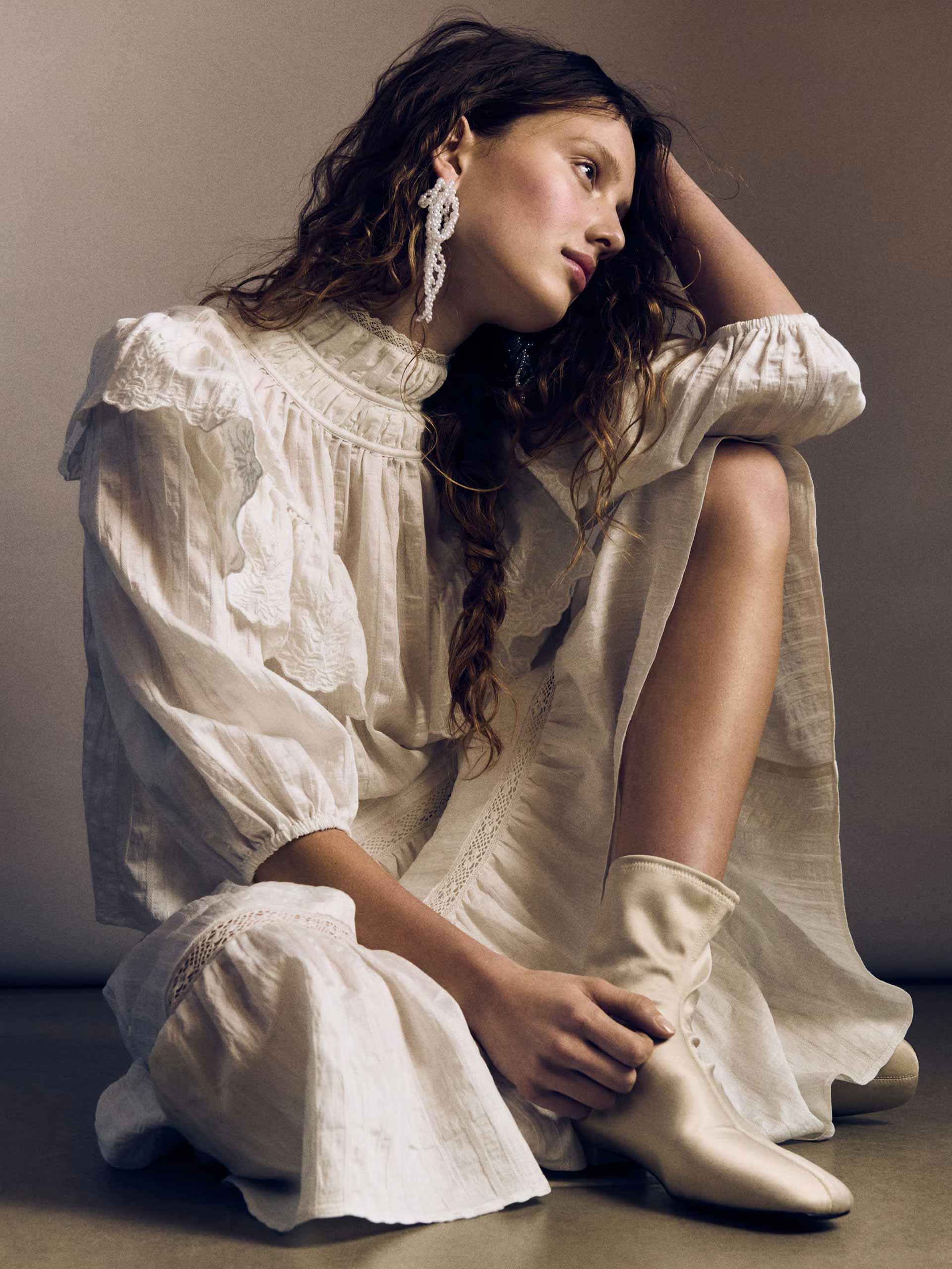 wuthering-heights-holding-hm