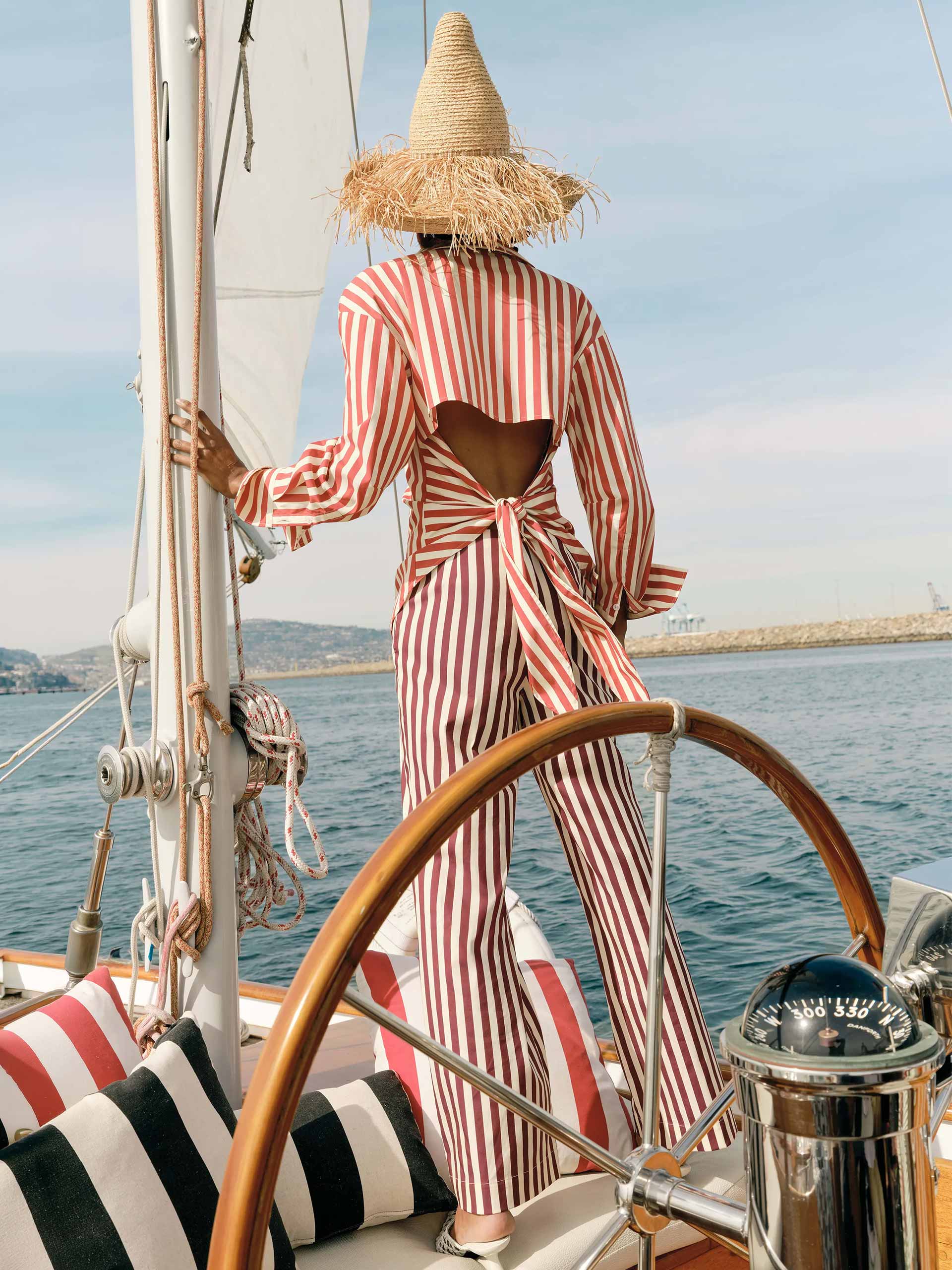 stripes-holding-simon-miller-ss26