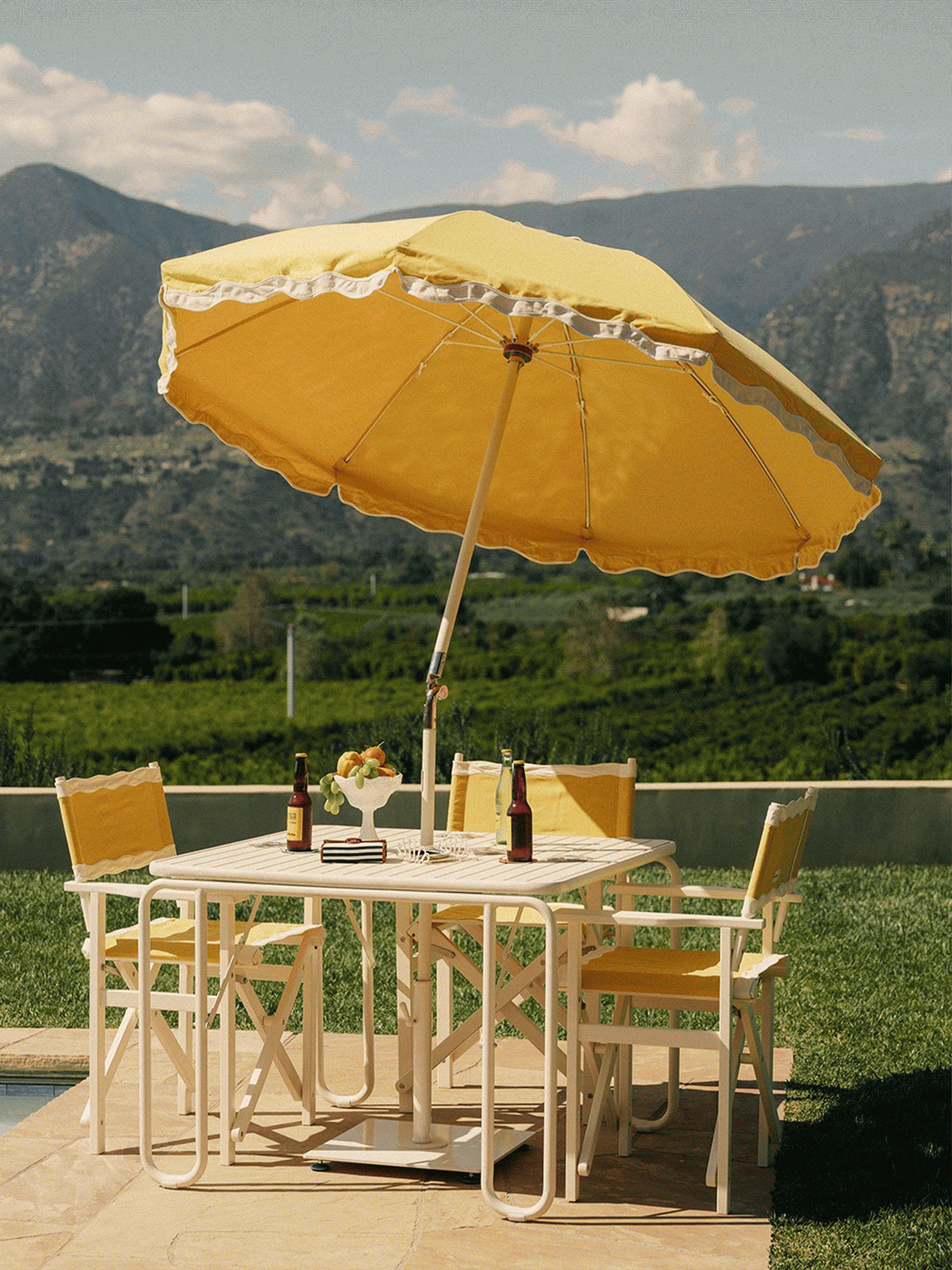 outdoor-aosis-holding-gif