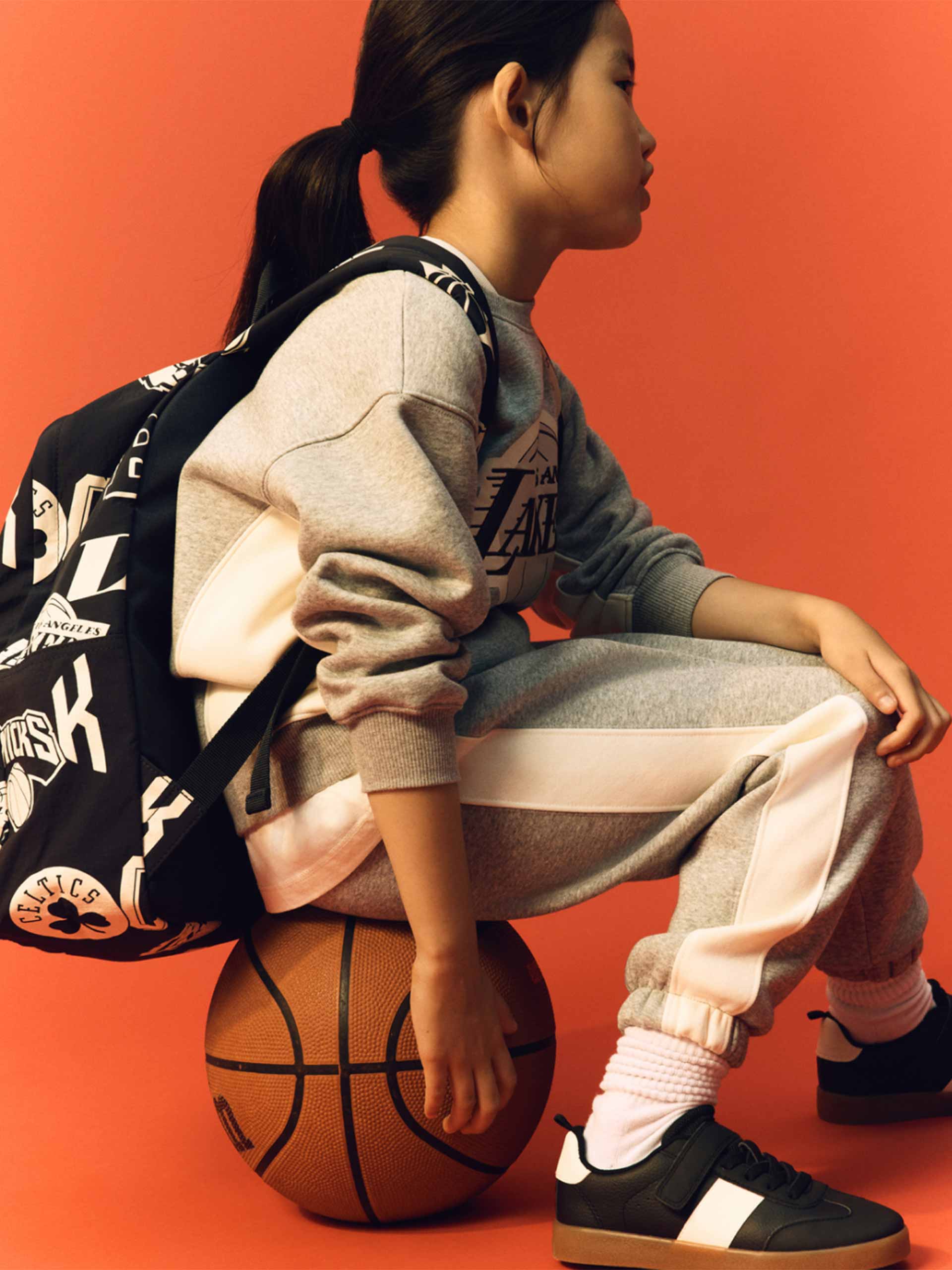 kids-back2school-holding-hm-kids