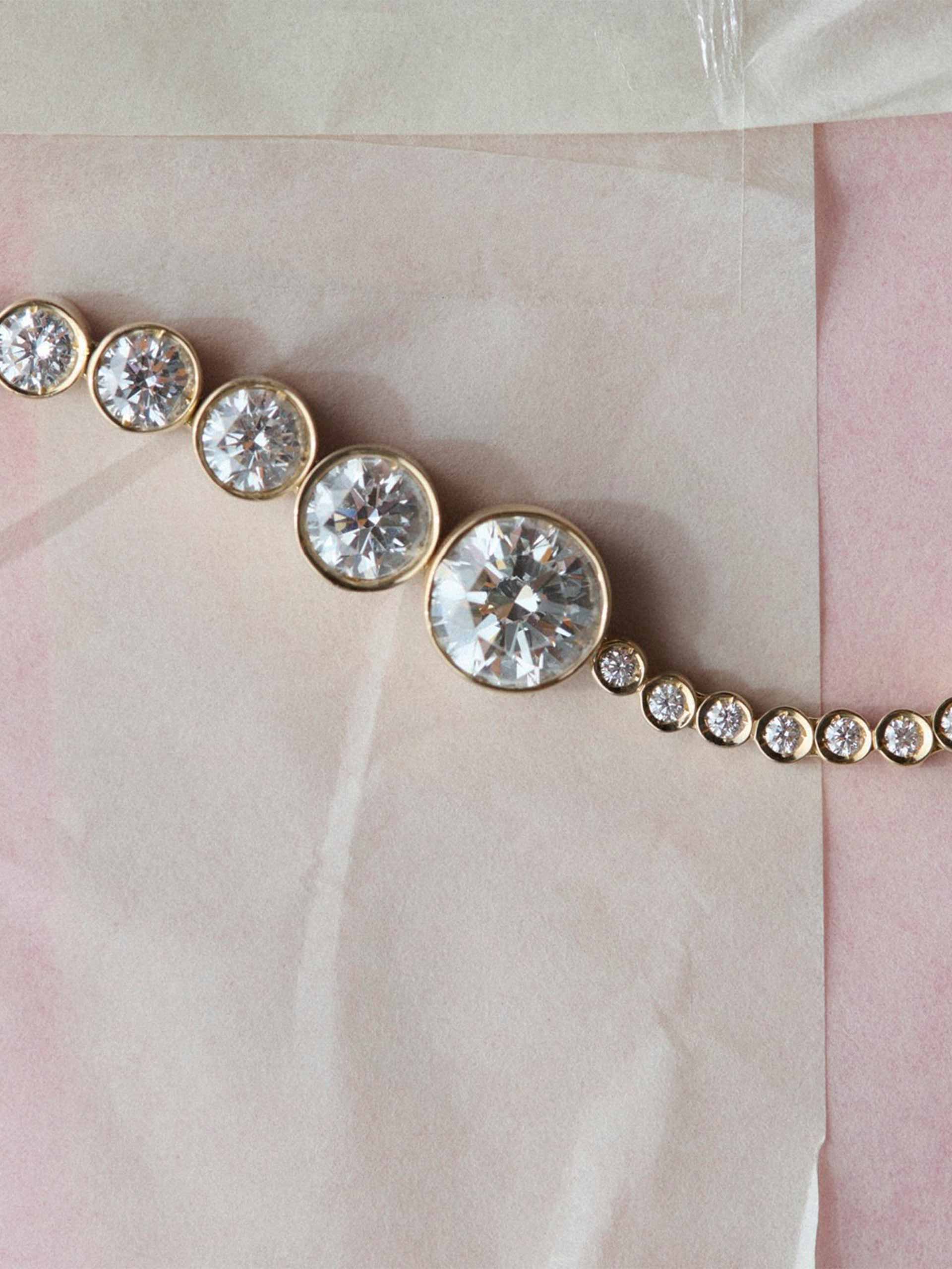 jewellery-holding-sophie-bille-brahe