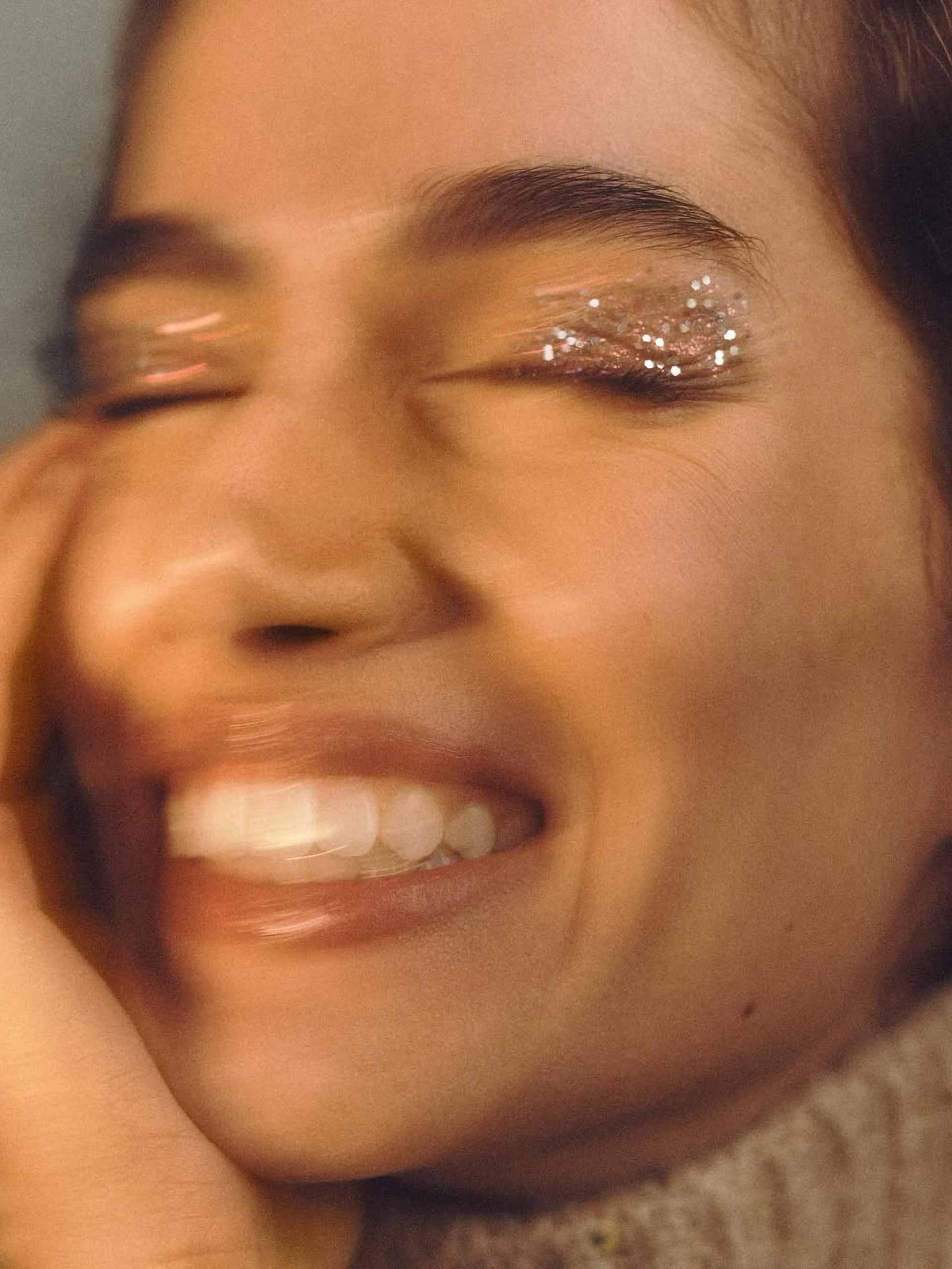 partymakeup-holding-anthropologie